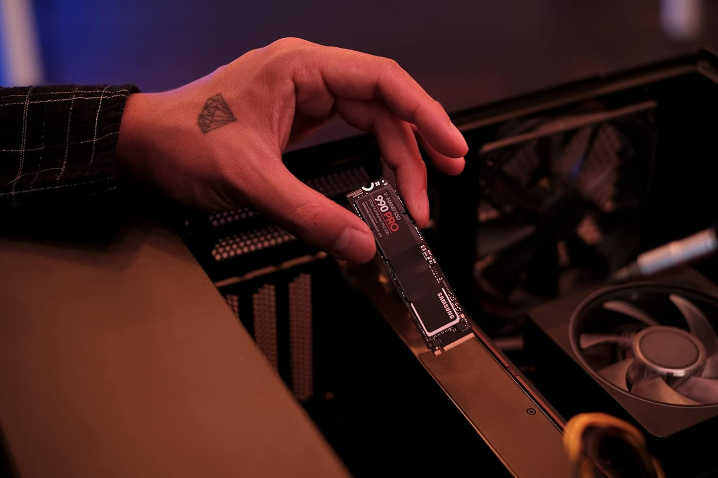 SAMSUNG 990 PRO SSD 4TB PCIe 4.0 M.2 2280 Internal Solid State Hard Drive, Seq. Read Speeds Up to 7,450 MB/s for High End Computing, Gaming, and Heavy Duty Workstations